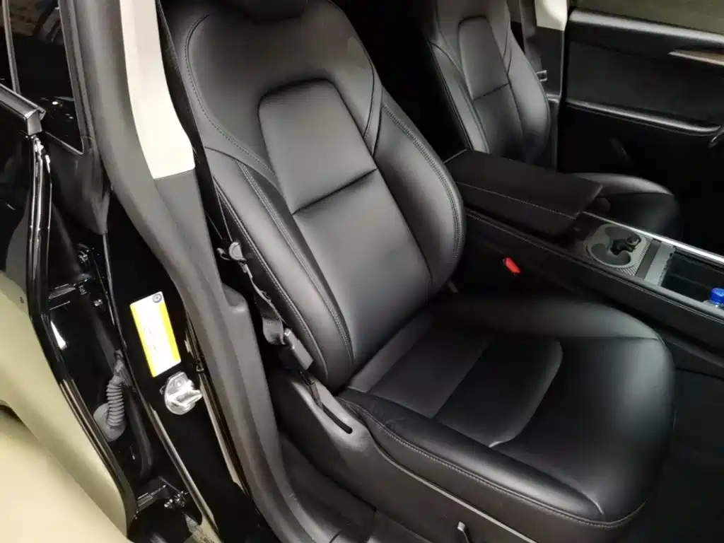 Tesla Model Y — миниатюра 25