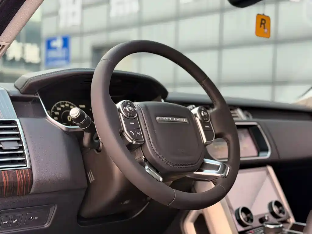 Land Rover Range Rover — миниатюра 7