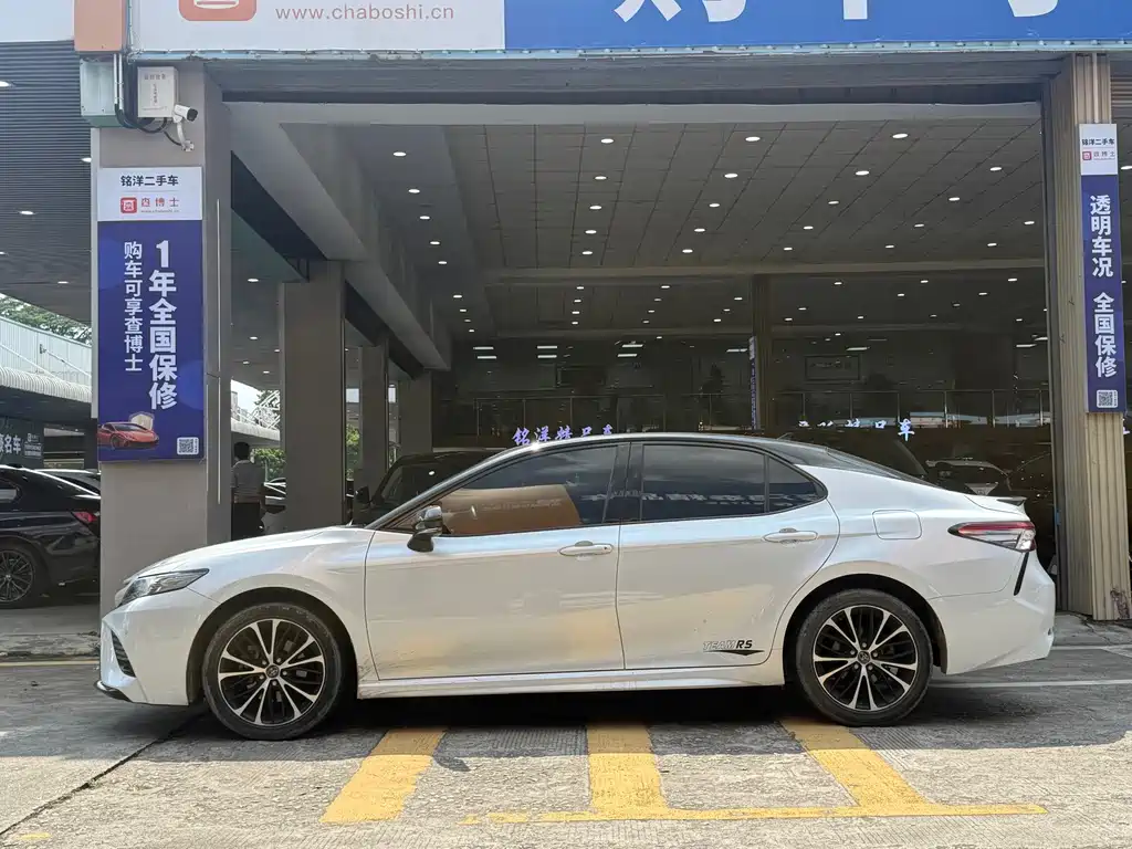 Toyota Camry — миниатюра 7