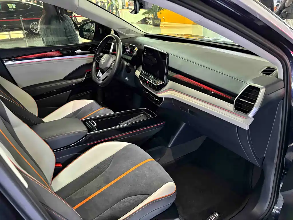 VOLKSWAGEN ID.6 CROZZ