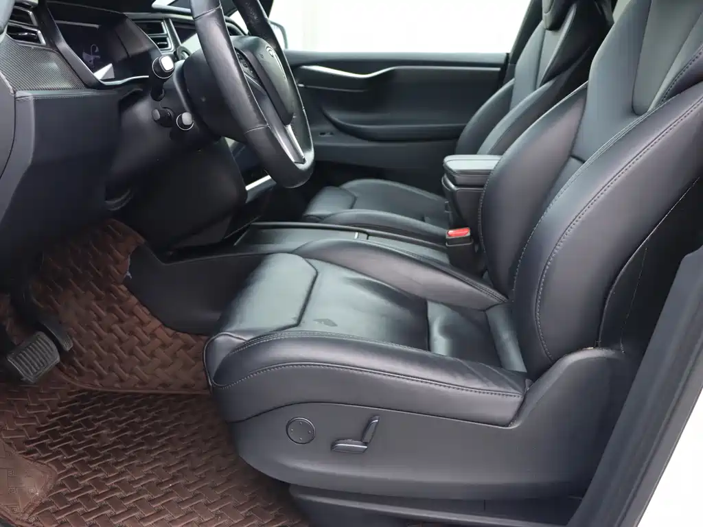Tesla Model X — миниатюра 5