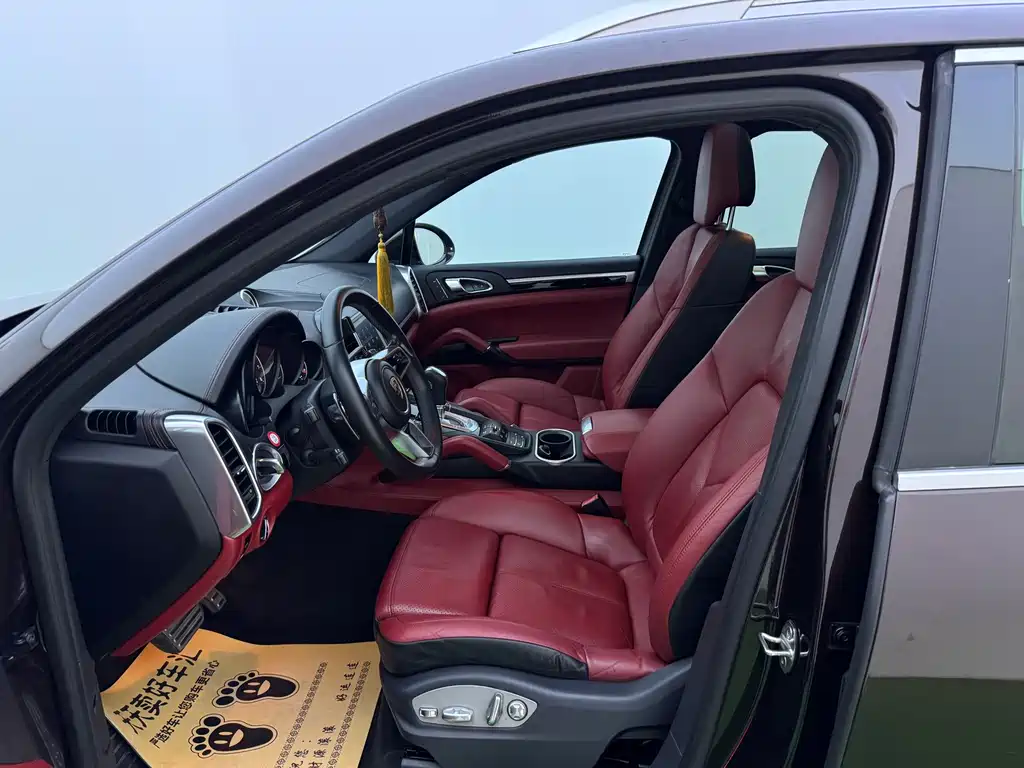 Porsche Cayenne — миниатюра 28