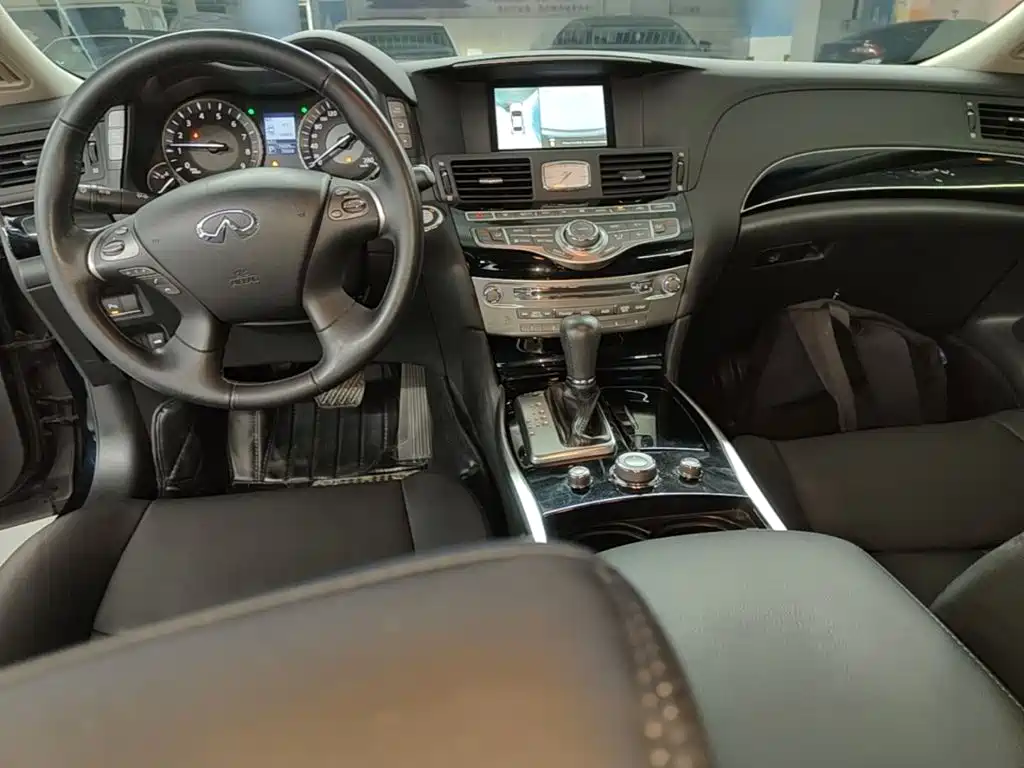 Infiniti Q70 — миниатюра 10