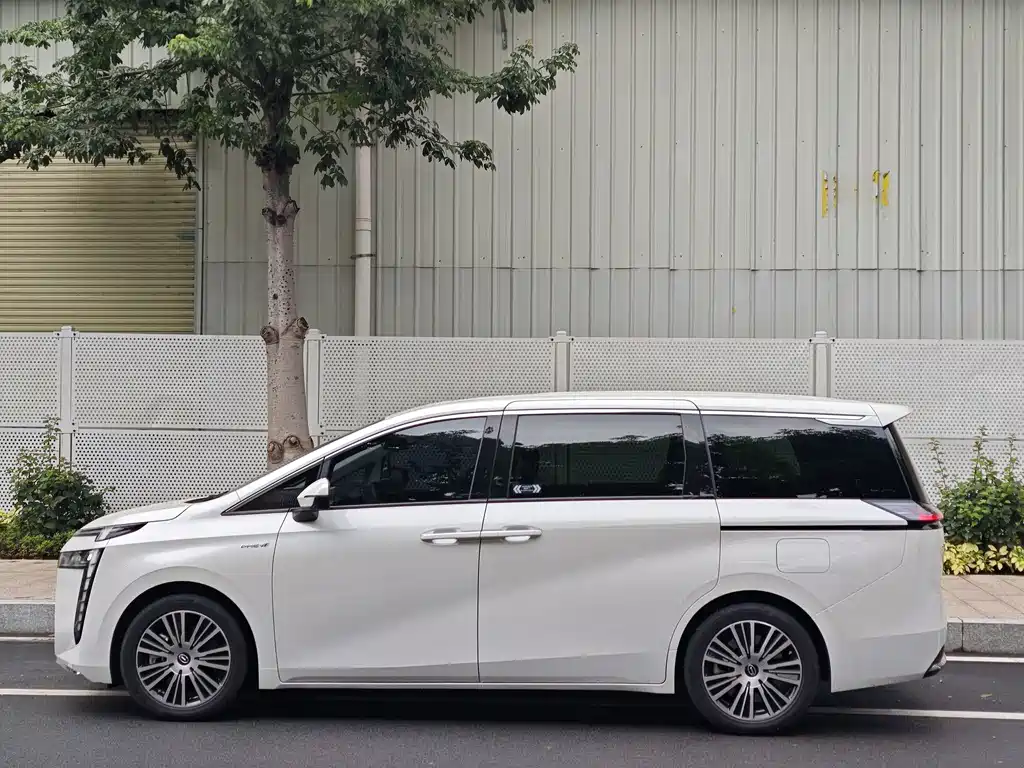 GAC Motor Trumpchi E8 PHEV — миниатюра 8