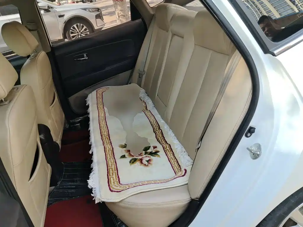 Hyundai Elantra — миниатюра 13