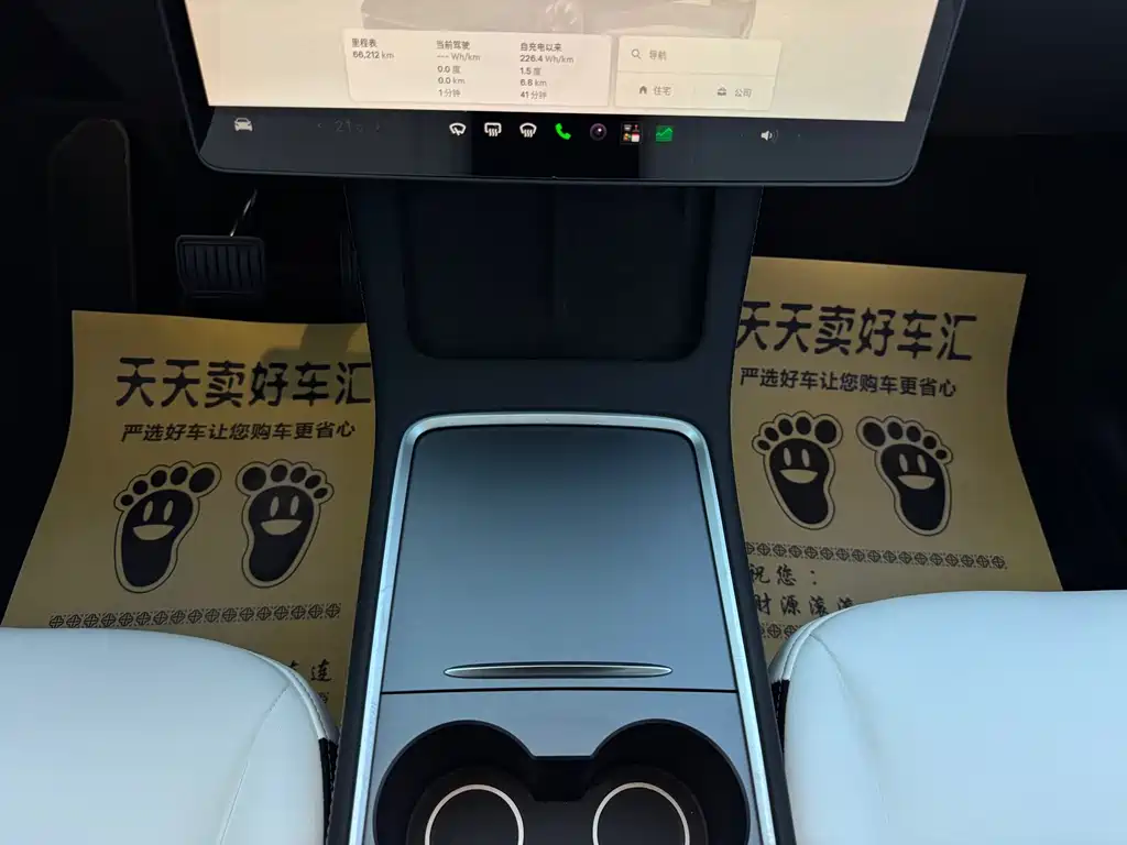 Tesla Model Y — миниатюра 15