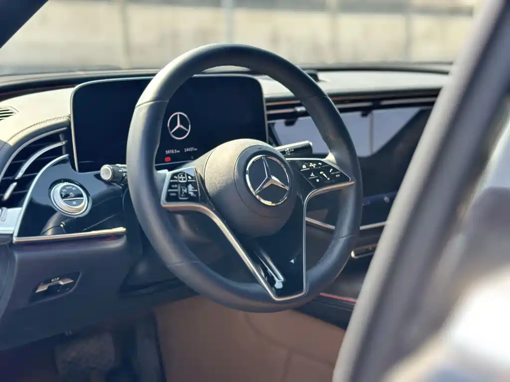 Mercedes-Benz E-Class — миниатюра 4