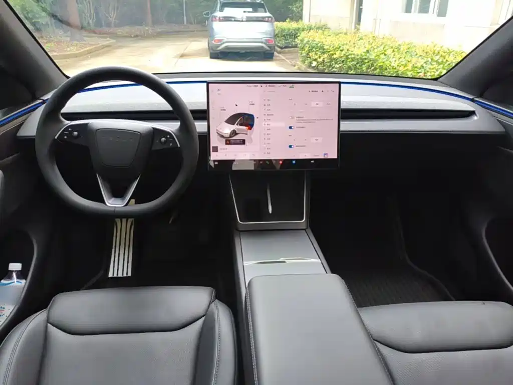 Tesla Model Y L — миниатюра 6