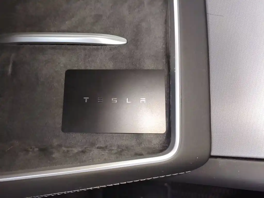 Tesla Model Y L — миниатюра 17