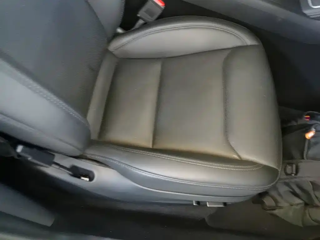 Tesla Model Y — миниатюра 25