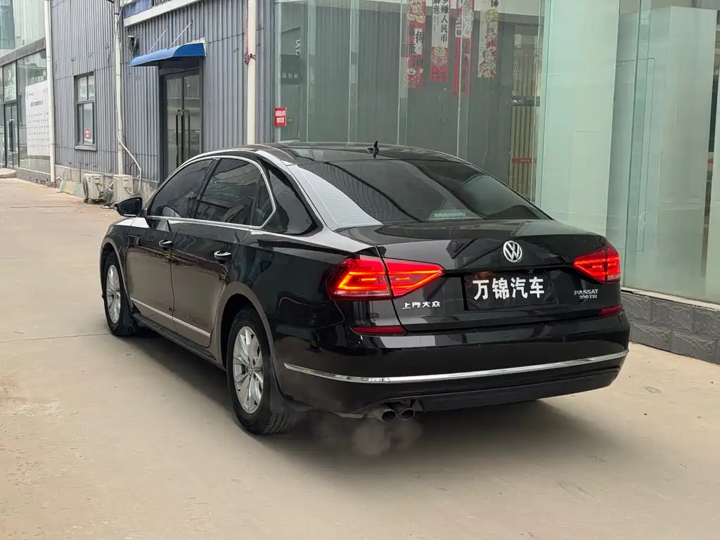 VOLKSWAGEN PASSAT