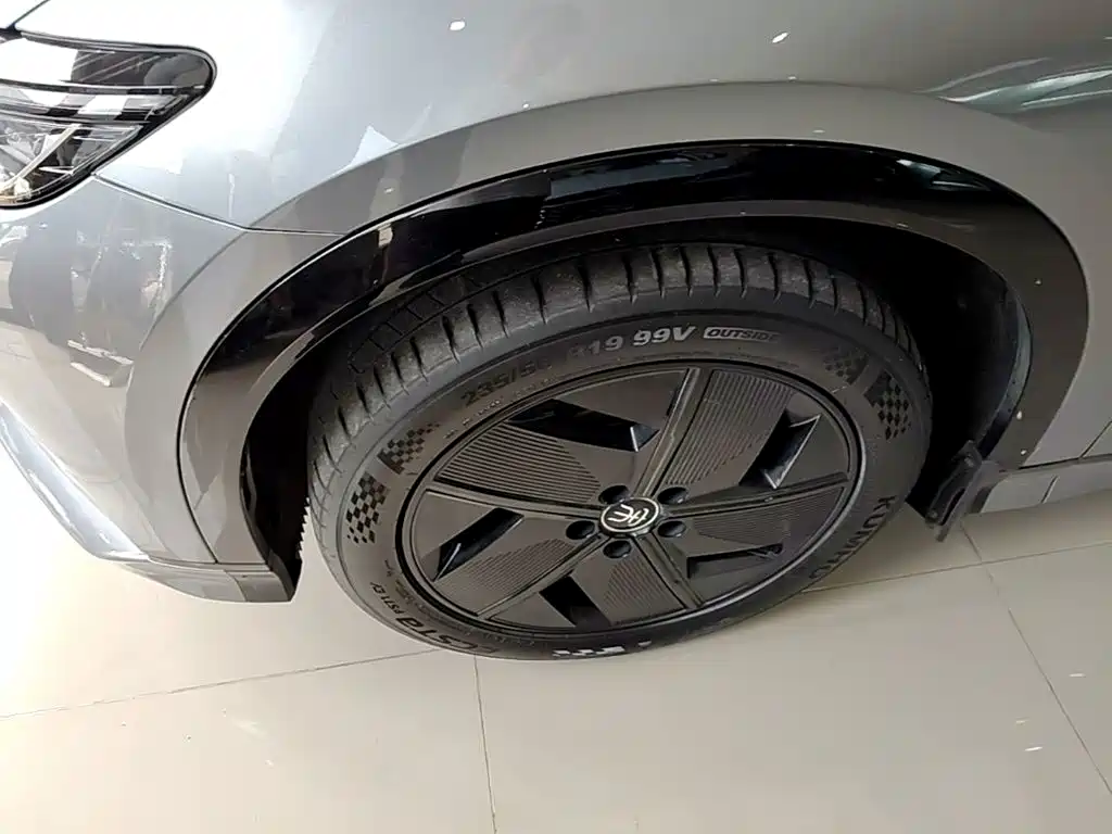 BYD L EV — миниатюра 23