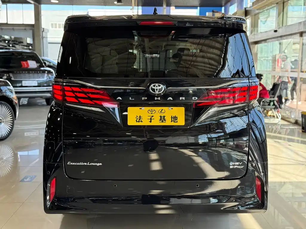 Toyota Alphard — миниатюра 24