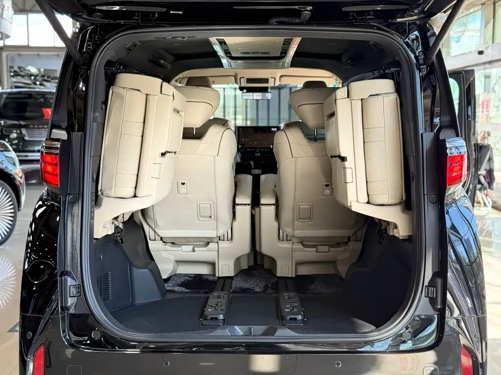 Toyota Alphard — миниатюра 21