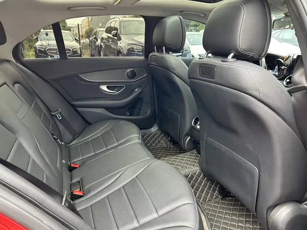 Mercedes-Benz C-Class — миниатюра 13