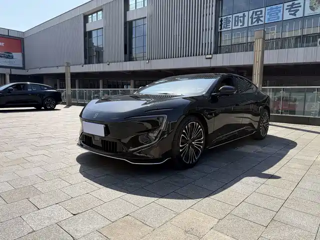 2025 Avatr 12