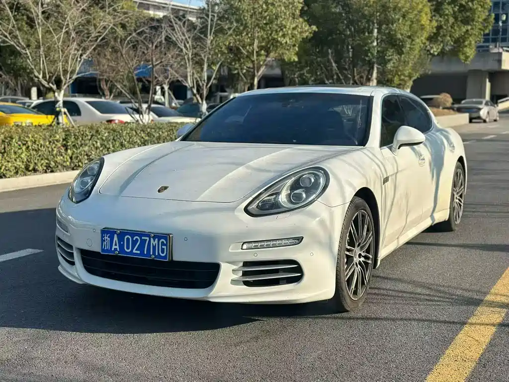 PORSCHE PANAMERA