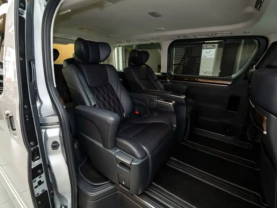 Toyota Granvia(海外) — миниатюра 9