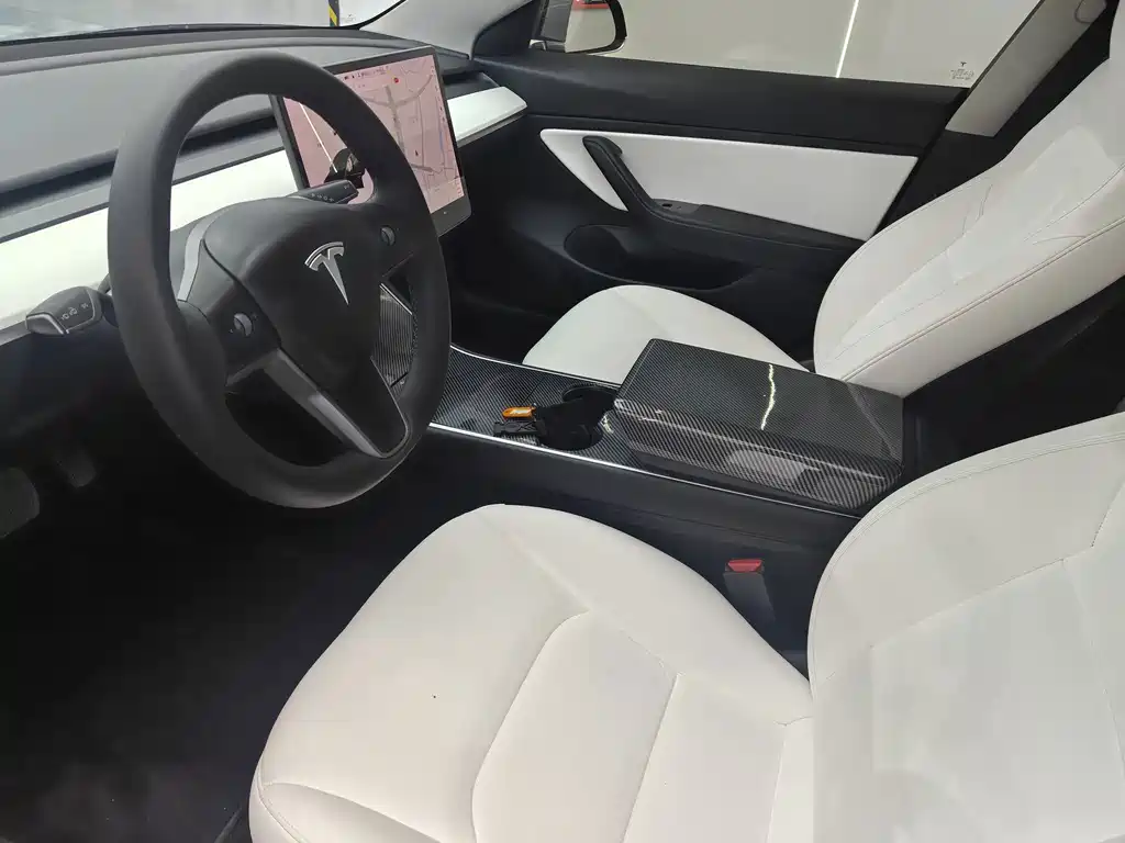 Tesla Model 3 — миниатюра 10