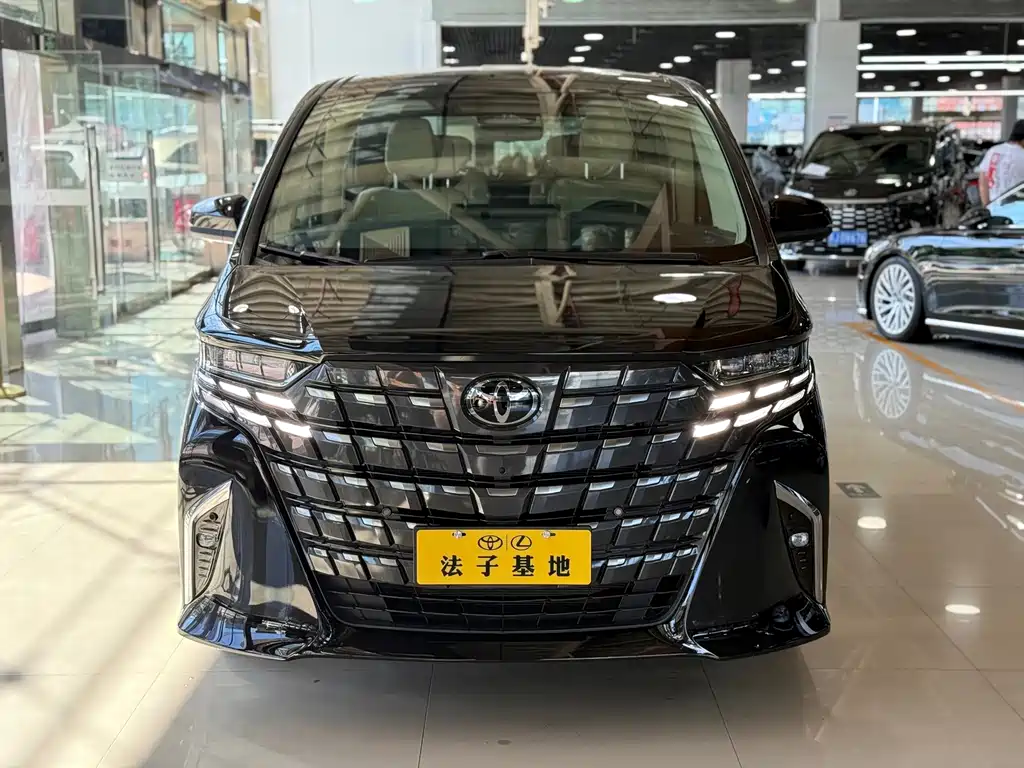 Toyota Alphard — миниатюра 2