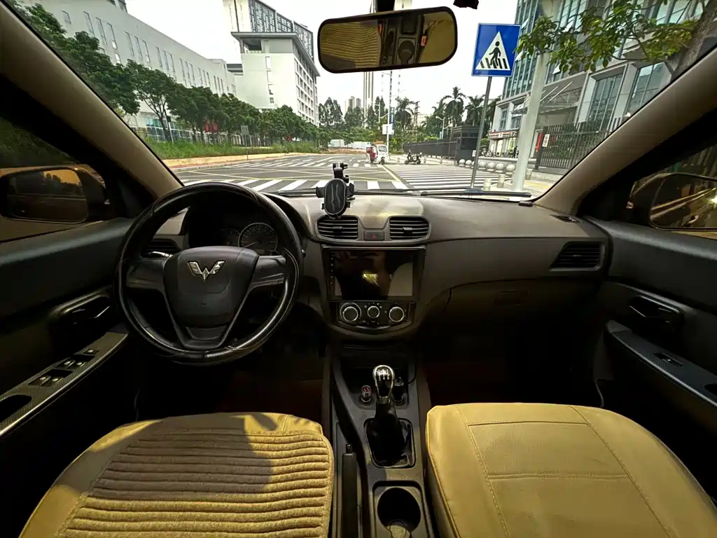 Wuling Hongguang — миниатюра 5