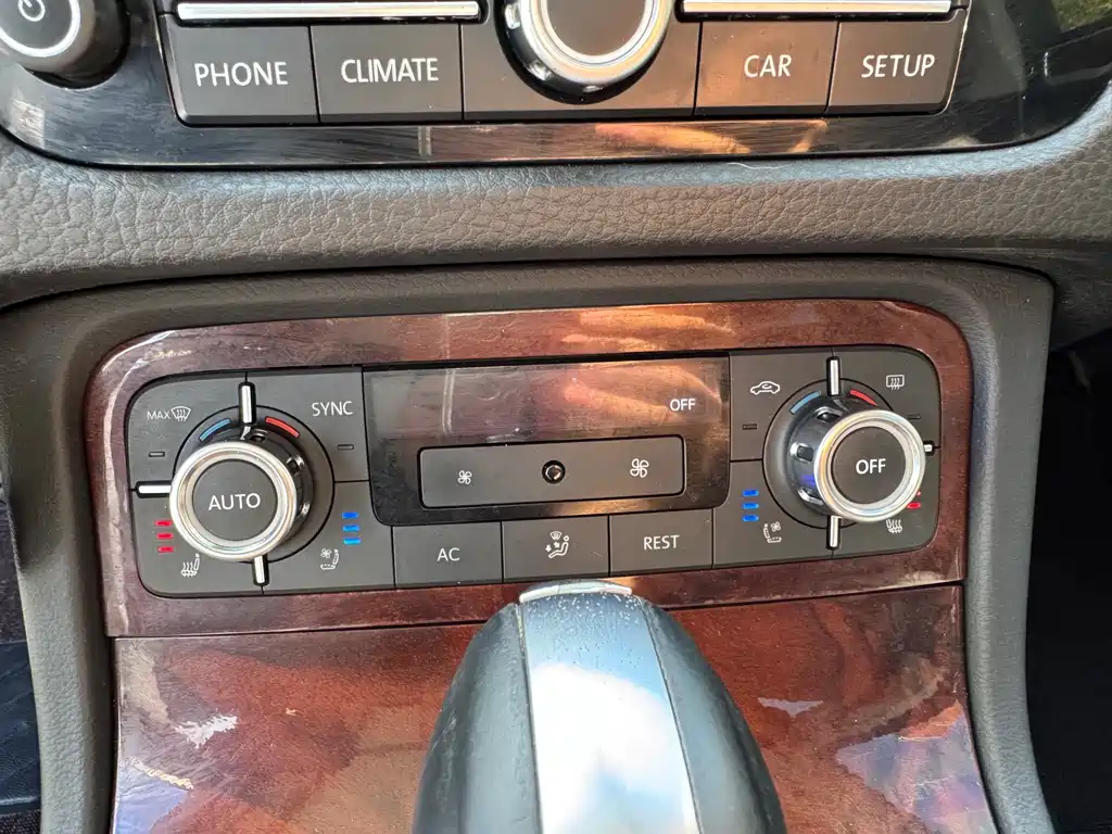 Volkswagen Touareg — миниатюра 10