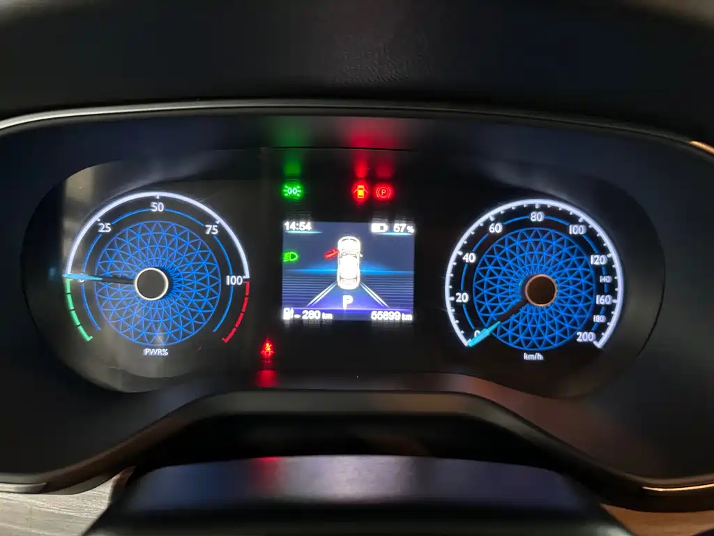 Hongqi Hongqi E-QM5 — миниатюра 12