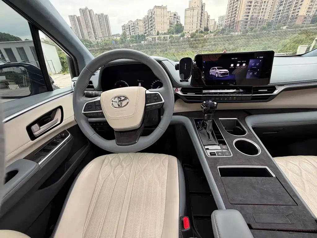 Toyota Sienna — миниатюра 15