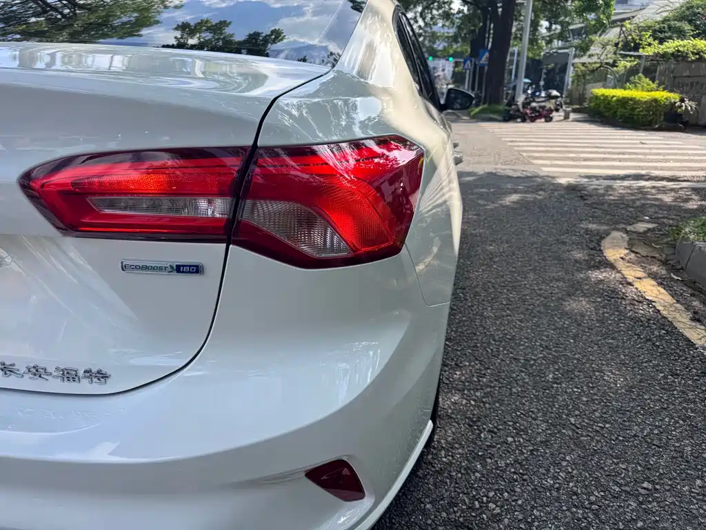 Ford Focus — миниатюра 9