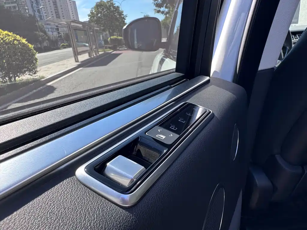 Land Rover Range Rover — миниатюра 10