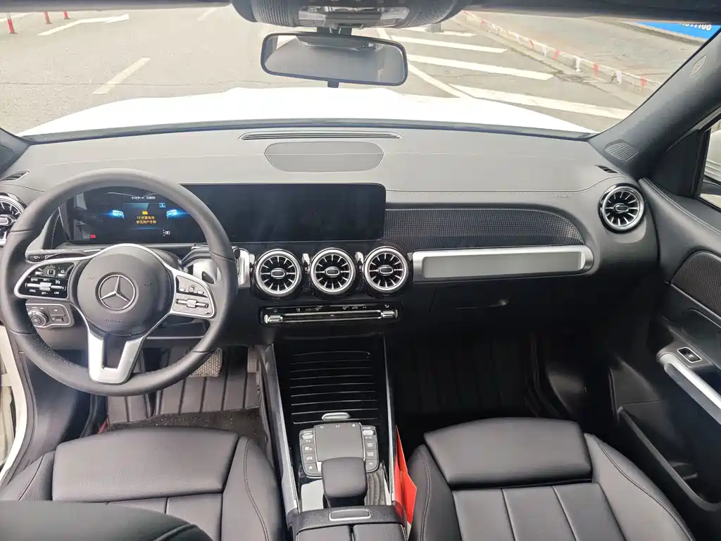 Mercedes-Benz GLB — миниатюра 11