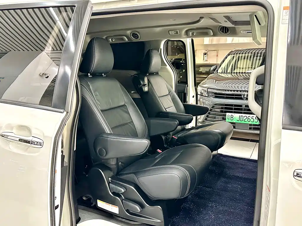 Toyota Sienna — миниатюра 20