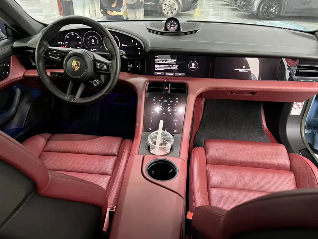 Porsche Taycan — миниатюра 7