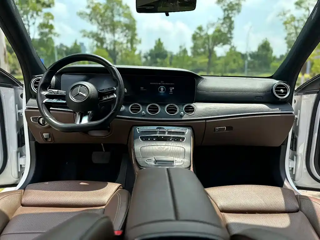 Mercedes-Benz E-Class — миниатюра 6