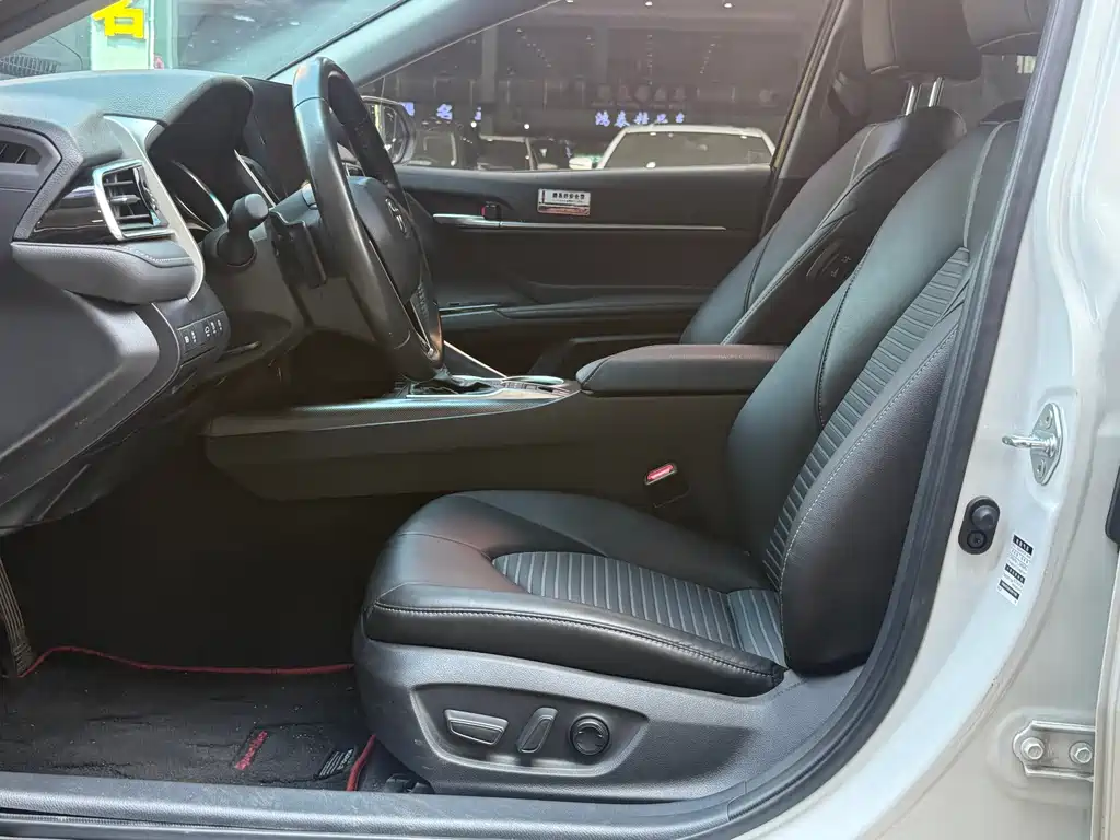Toyota Camry — миниатюра 7