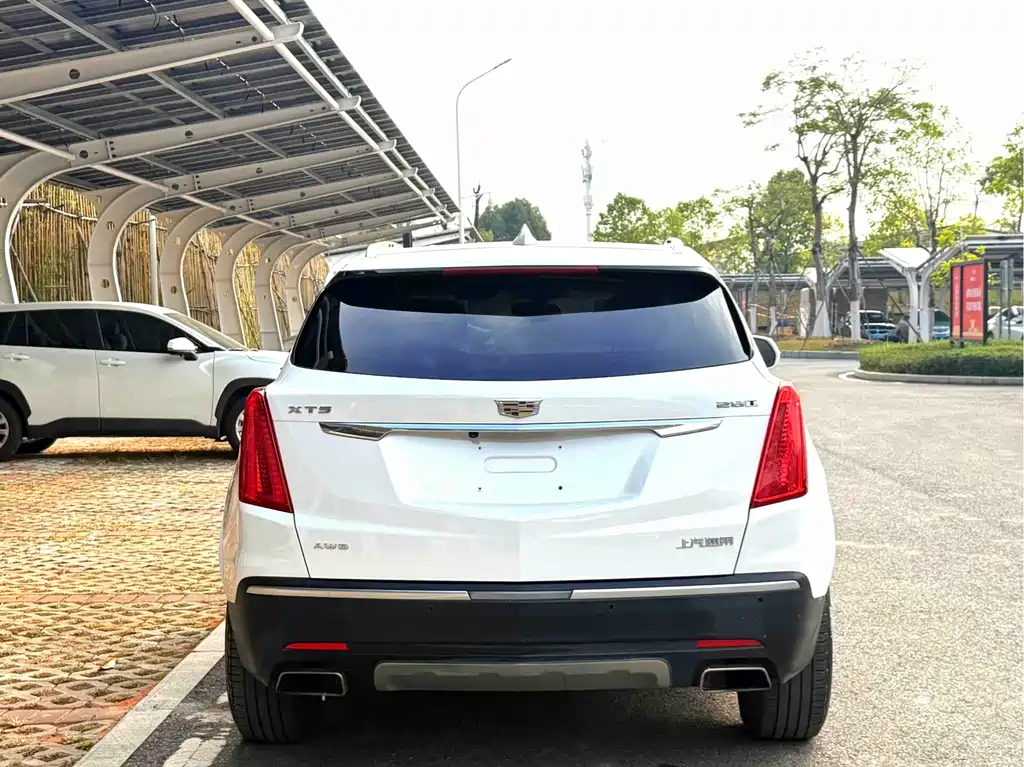 CADILLAC XT5