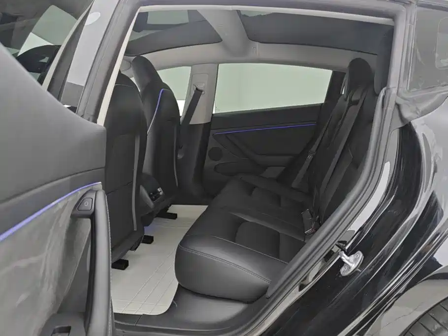 Tesla Model 3 — миниатюра 11