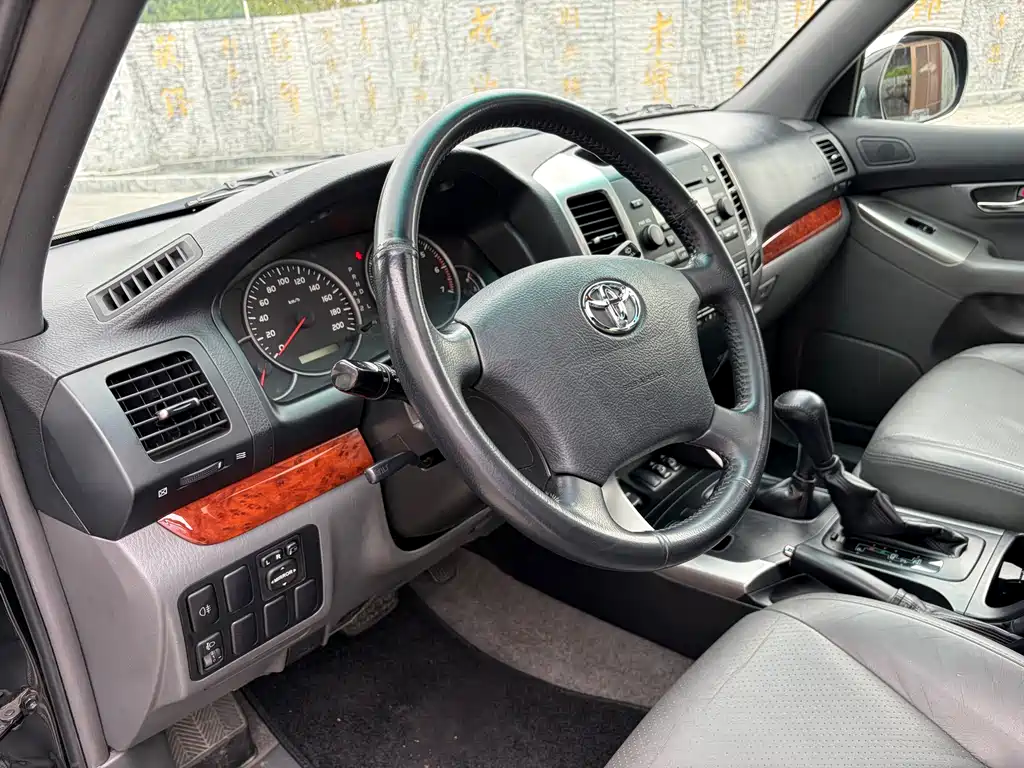 Toyota Land Cruiser Prado 2005 4.0L AT GX Luxury