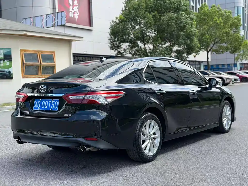 Toyota Camry — миниатюра 16