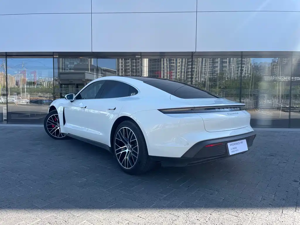 Porsche Taycan — миниатюра 8