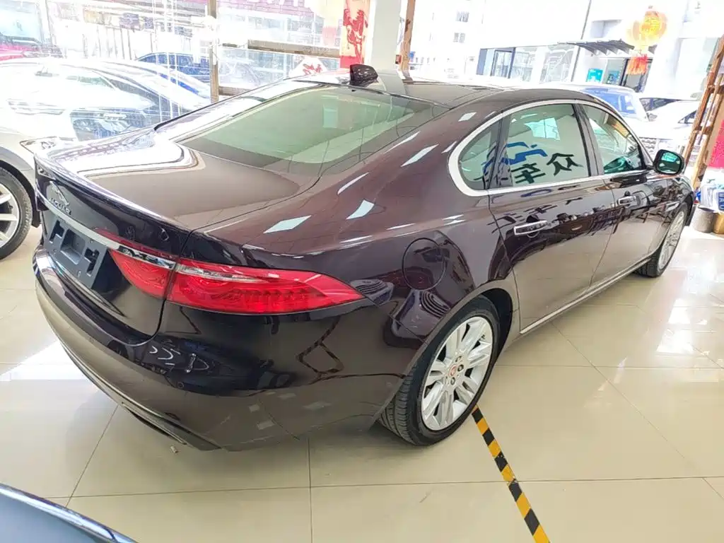 Jaguar XFL — миниатюра 7