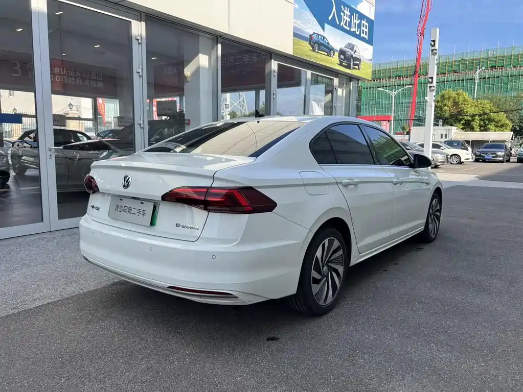 VOLKSWAGEN BORA PURE ELECTRIC