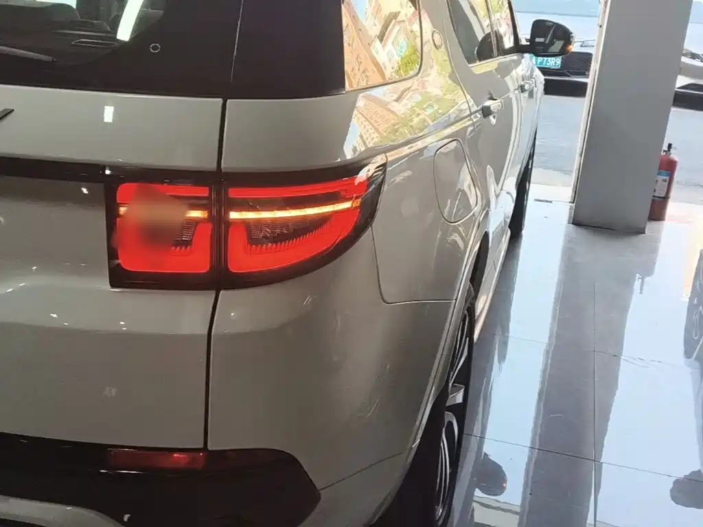 Land Rover Discovery Sport Hybrid — миниатюра 8