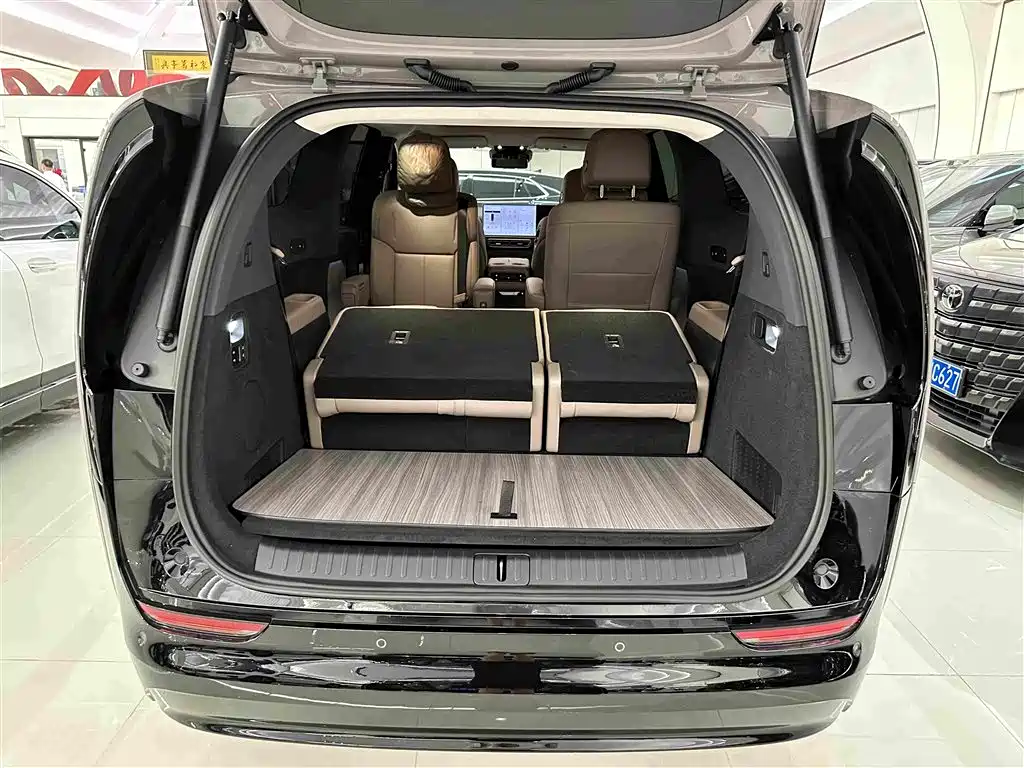 Li Auto Li MEGA — миниатюра 19