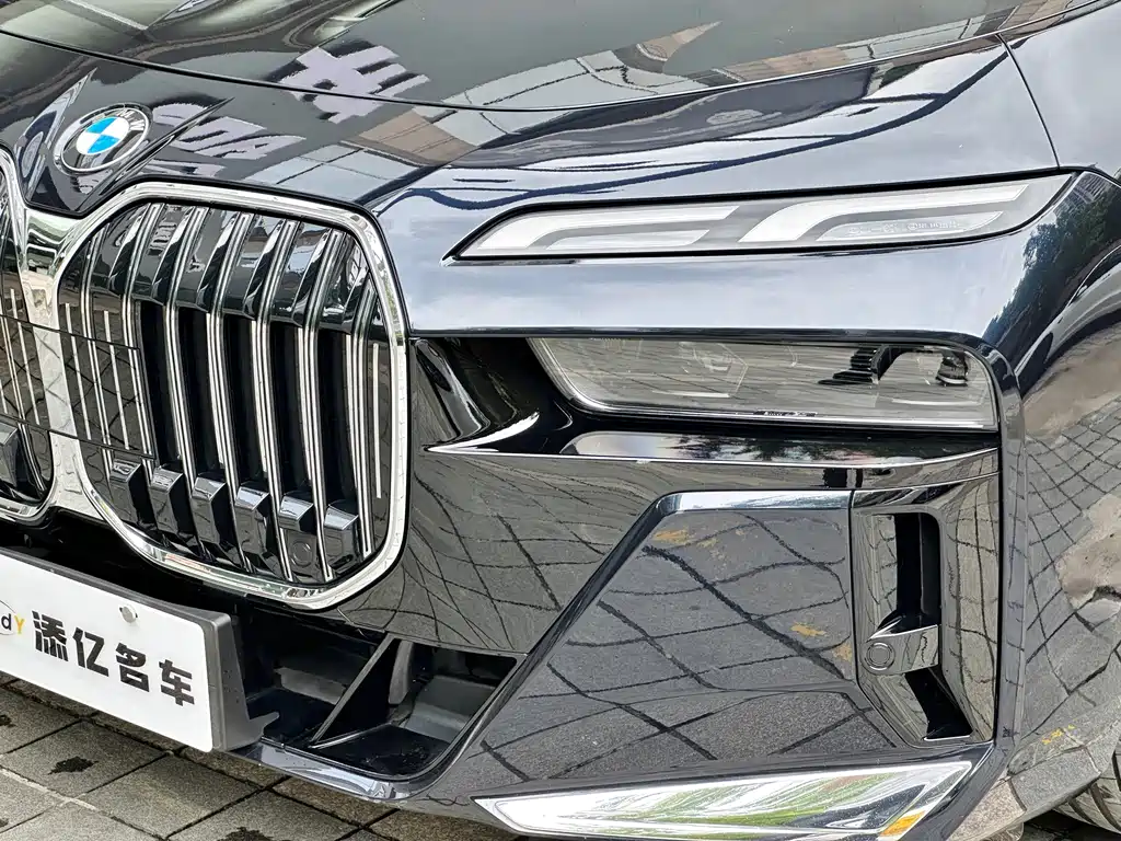 BMW 7 Series — миниатюра 8