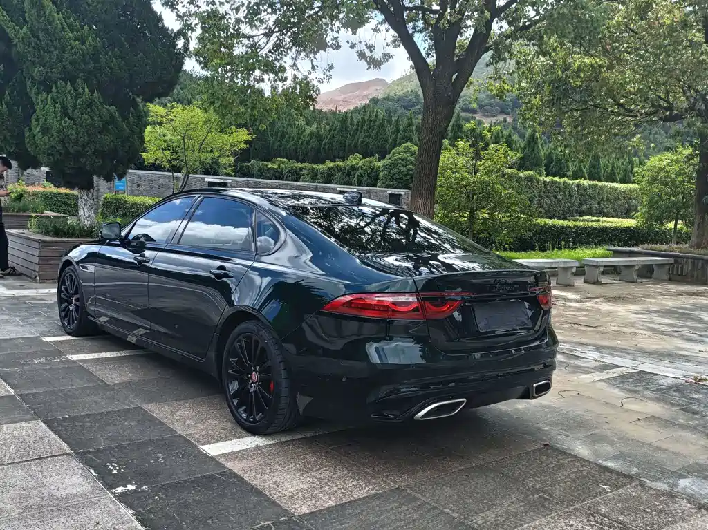 Jaguar XFL — миниатюра 4