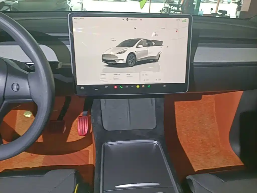 Tesla Model Y — миниатюра 13
