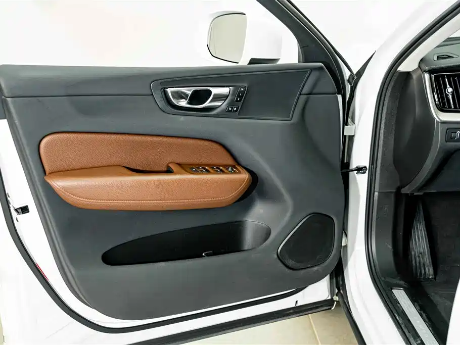 Volvo XC60 — миниатюра 16