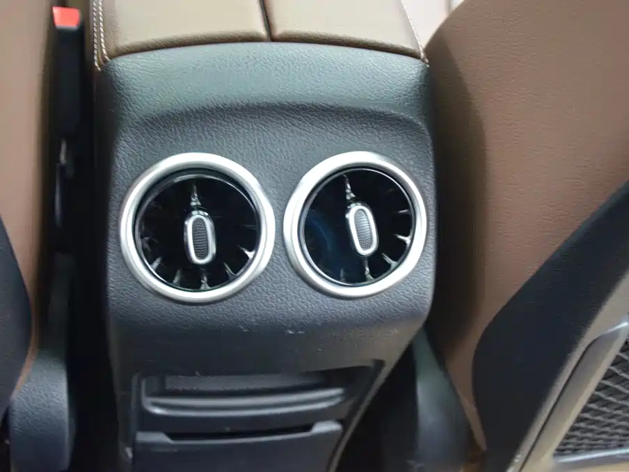 Mercedes-Benz GLB — миниатюра 11