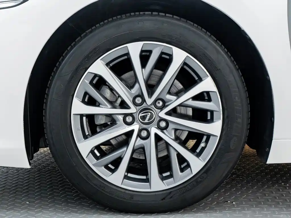 Lexus ES — миниатюра 10